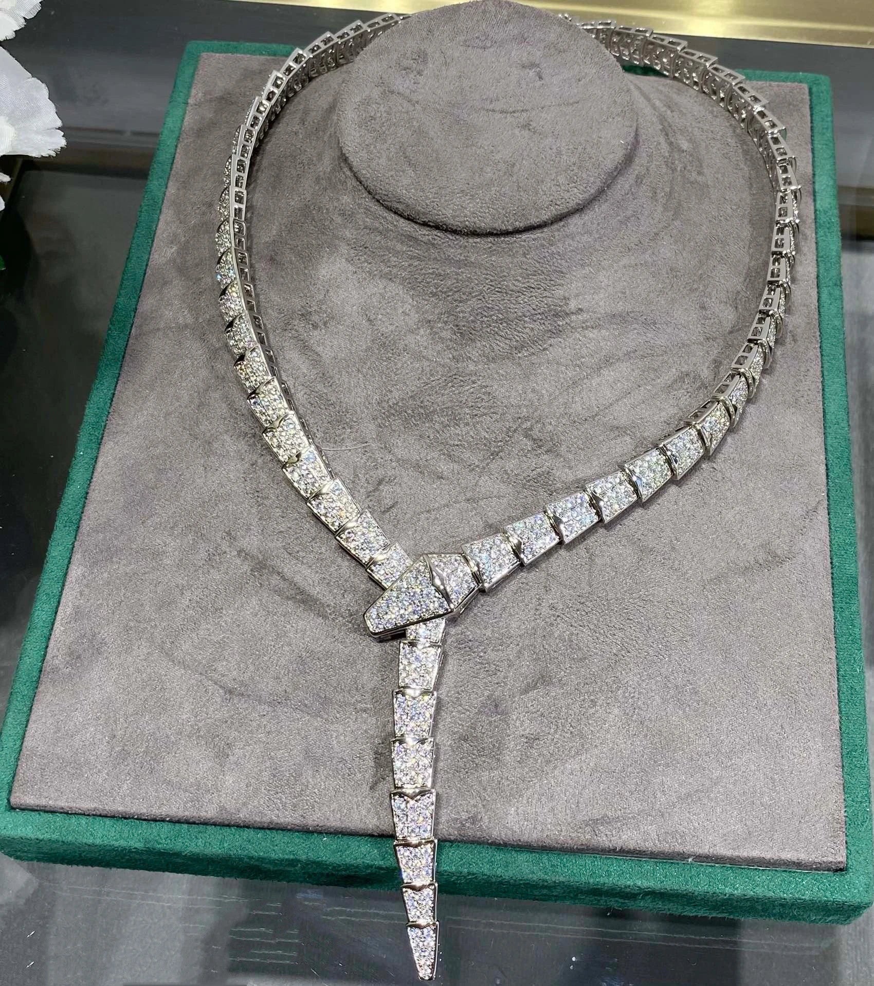 Colar Snake Choker Cravejado 14K