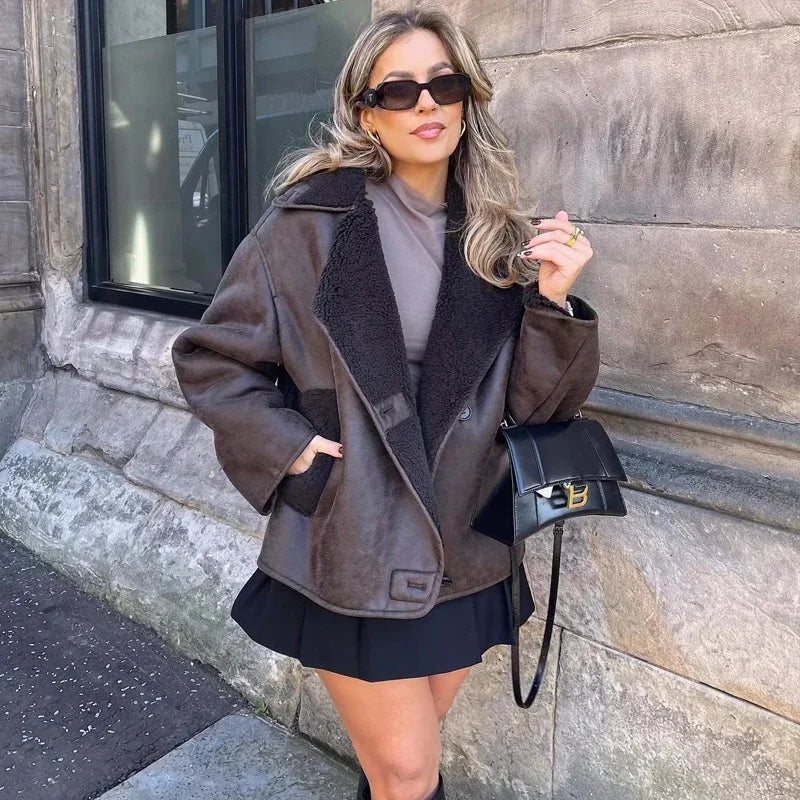 Jaqueta de Couro Oversized Forrada em Lã