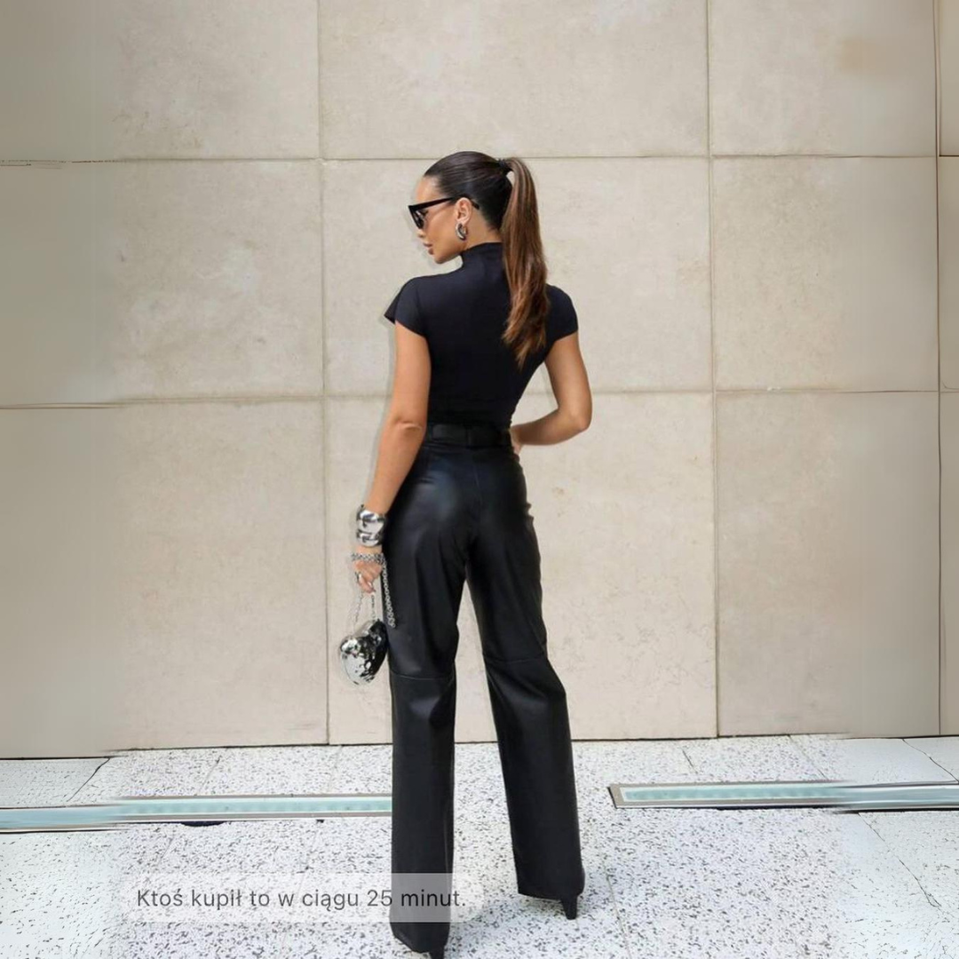 Calça Reta em Courino