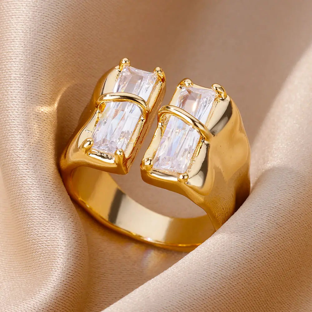 Anel de Zircônia Retangular Folheado a Ouro