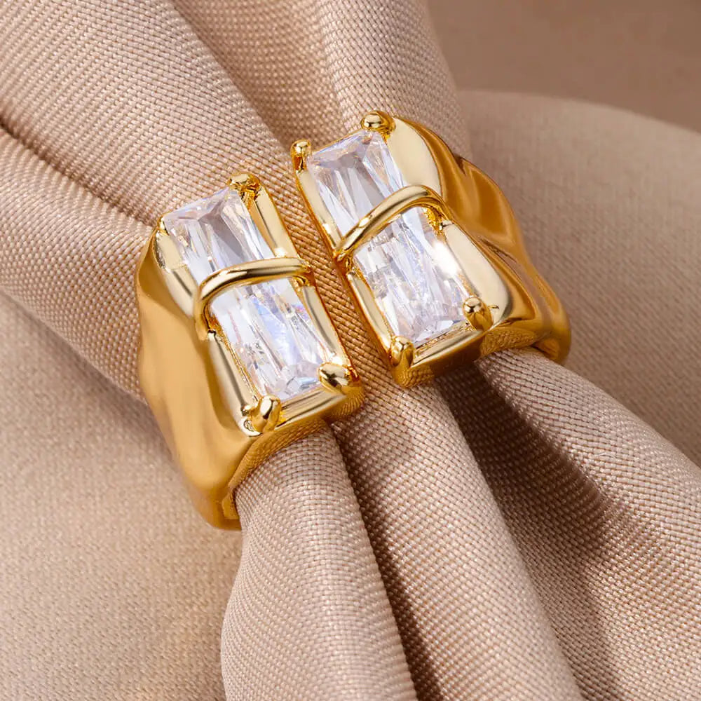 Anel de Zircônia Retangular Folheado a Ouro