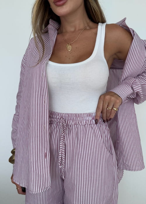 Conjunto Feminino Listrado Oversized / Elegância Despojada para os Dias de Verão!