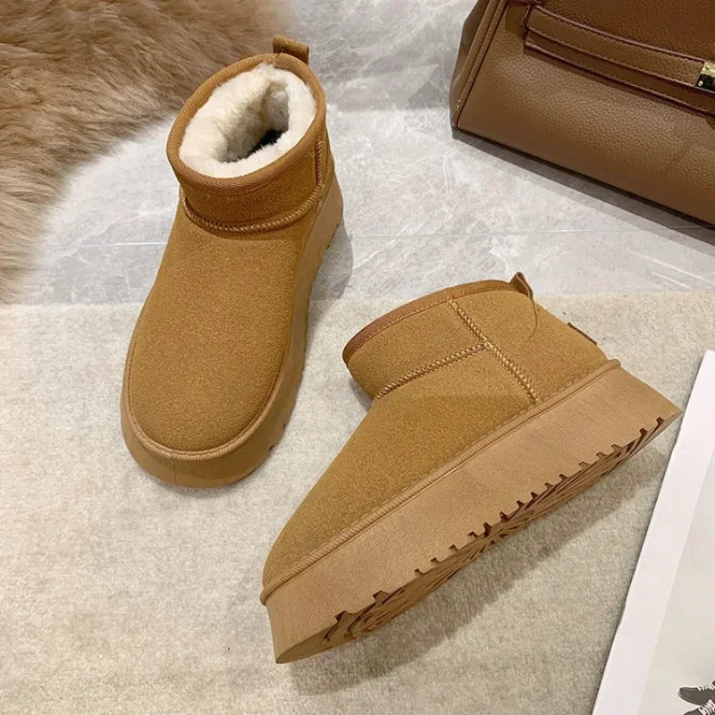 Bota Feminina Peluciada Mini Plataform UGG