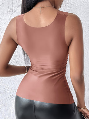 Seamless Base Layer Tank Top for a Slim Fit And Skin-Enhancing Effect.