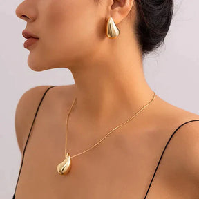 Conjunto Brinco e Colar Gota Hailey em Ouro 18K