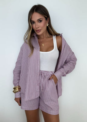 Conjunto Feminino Listrado Oversized / Elegância Despojada para os Dias de Verão!